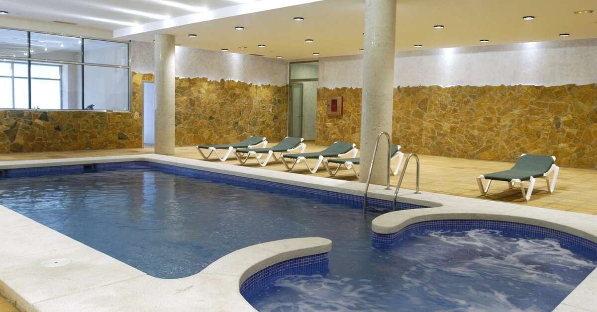 Een foto van het zwembad bij Hotel Mediterraneo Benidorm