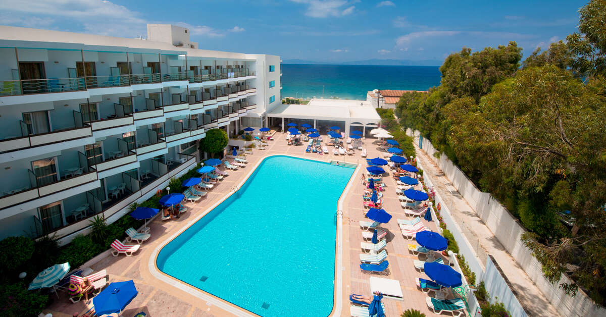 Een foto van het zwembad bij Belair Beach Hotel