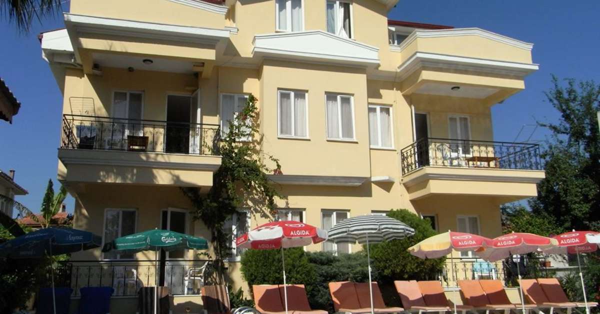 Een foto van de buitenkant van Dalyan Grand Aparthotel