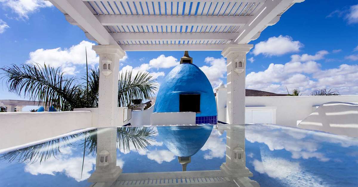 Een foto van het terras bij Villas & Clubs Bahiazul
