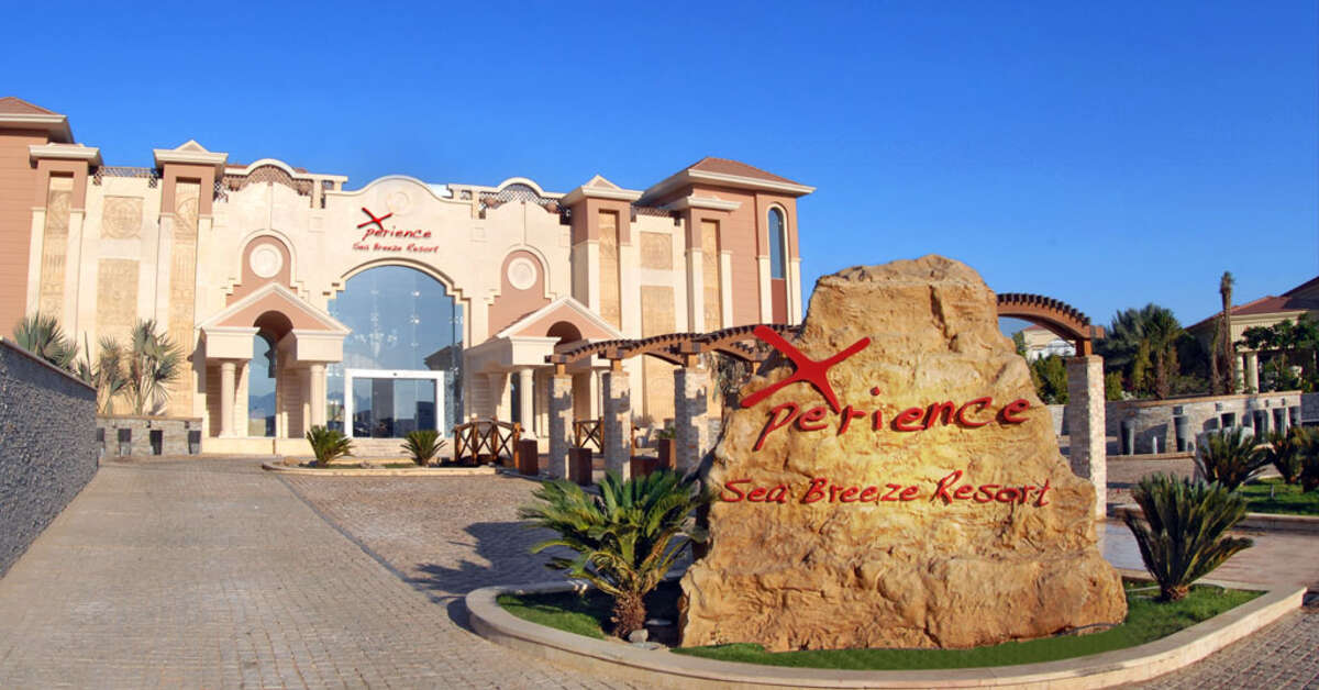Een foto van de buitenkant van Xperience Sea Breeze Resort