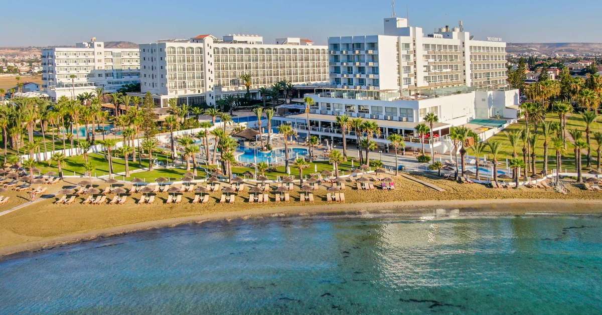 Een foto van The Golden Bay Beach Hotel