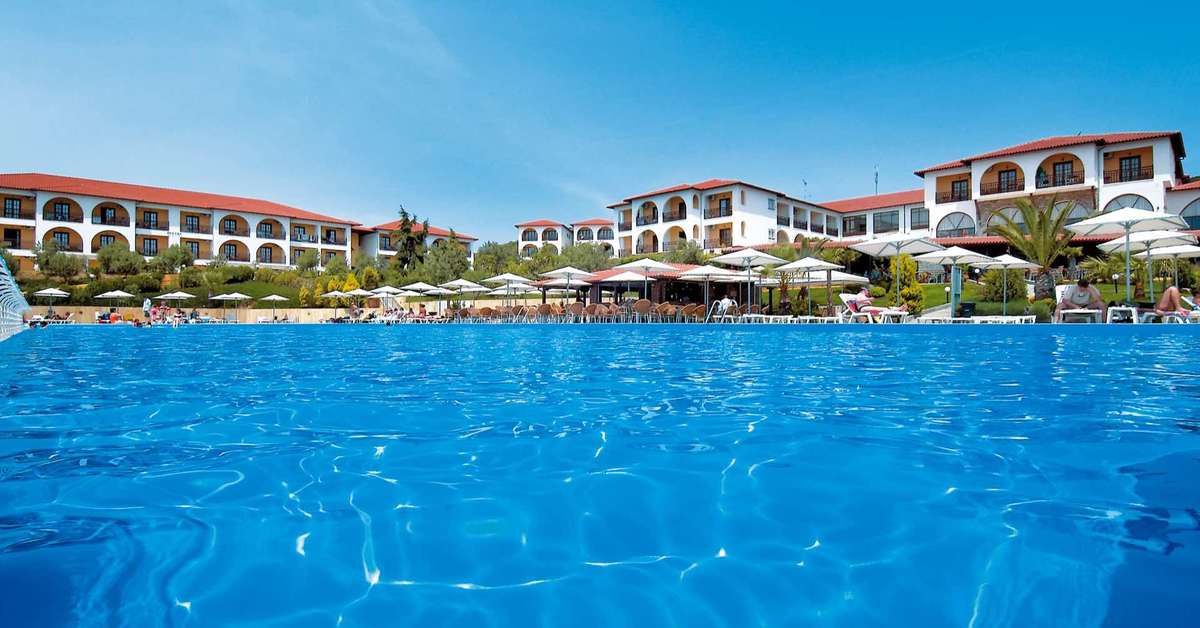 Een foto van het zwembad bij Akrathos Beach Hotel
