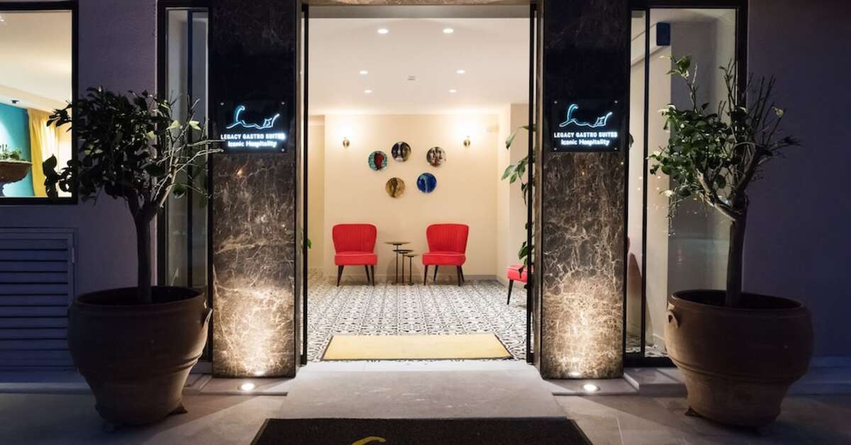 Een foto van de buitenkant van Metaxa Hotel Urban Boutique Living