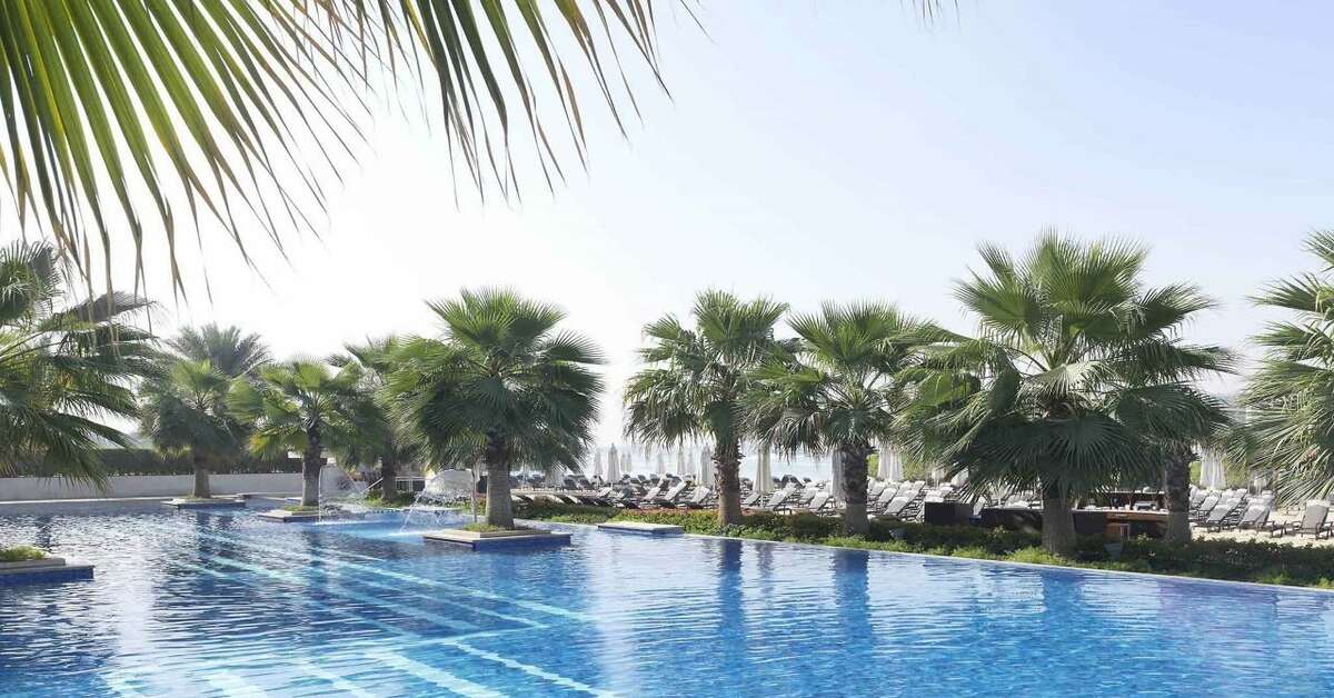 Ein Foto vom Pool im Fairmont Bab Al Bahr