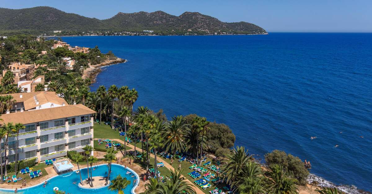 Een foto van het zwembad bij Grupotel Mallorca Mar