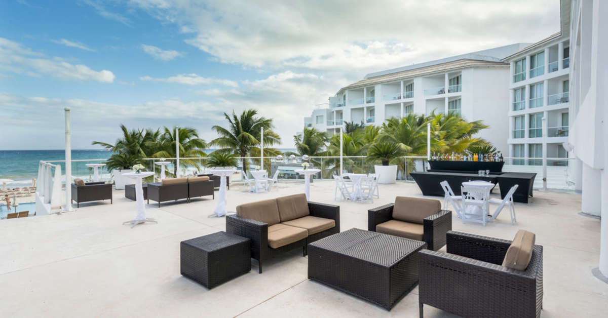 Ein Foto von der Terrasse im Playacar Palace