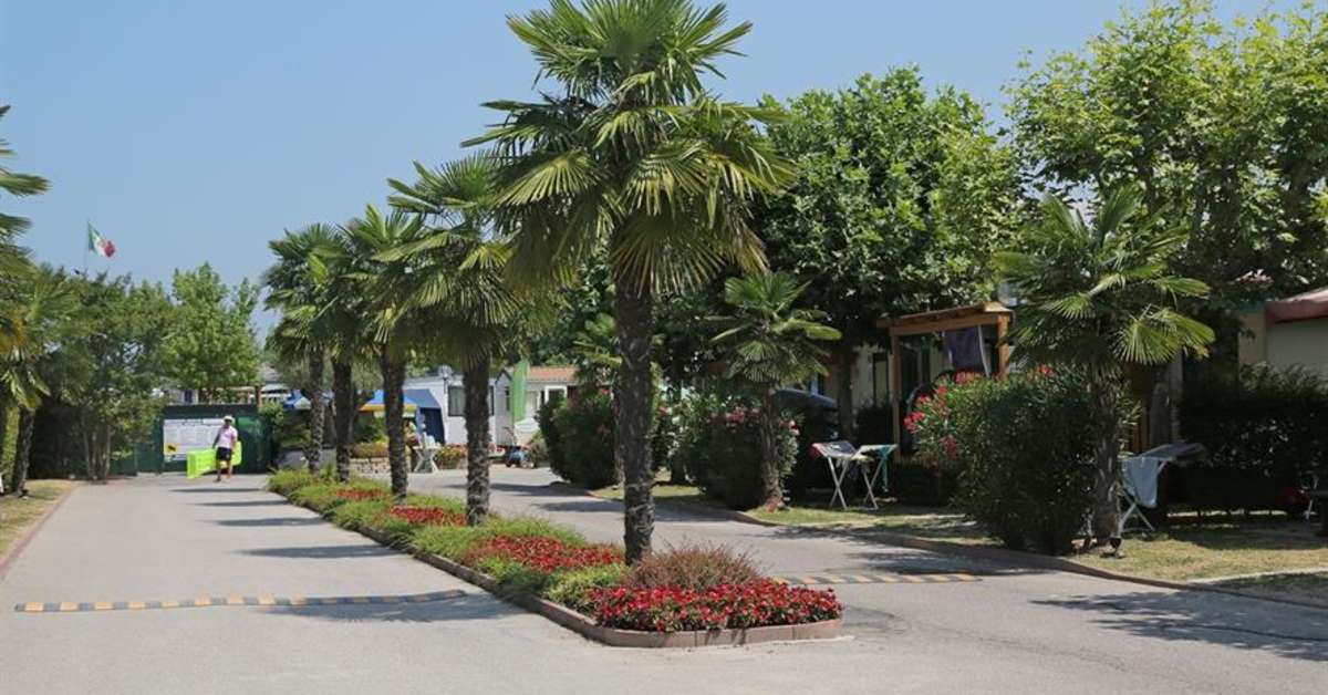 Een foto van de buitenkant van Camping Butterfly Village
