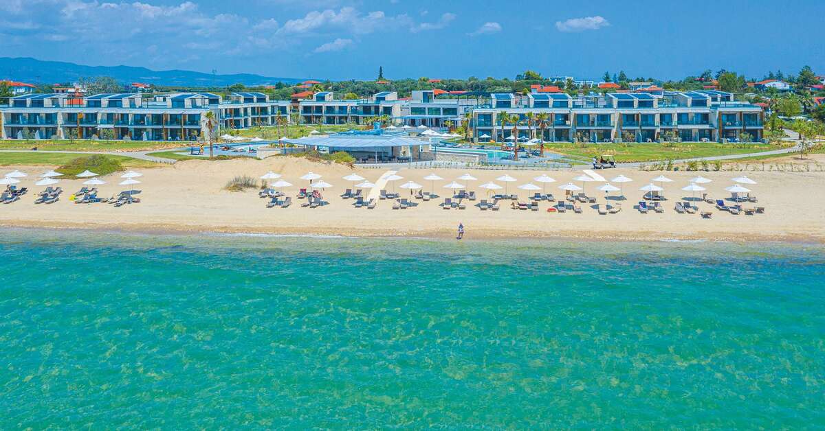 Een foto van het strand bij Portes Lithos Luxury Resort