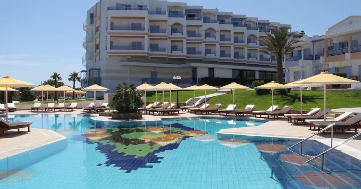 Een foto van het zwembad bij Serita Beach Hotel