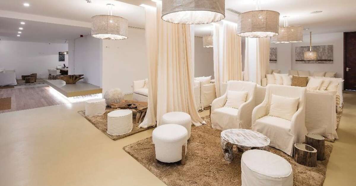 Een foto van het interieur van Lagos Avenida Hotel