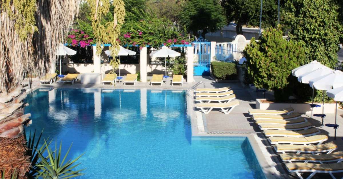 Een foto van het zwembad bij Nissia Kamares Hotel & Appartementen