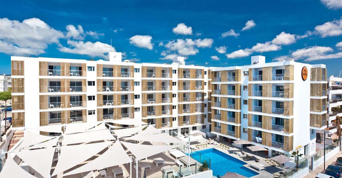 Ein Foto vom Pool im Ryans Ibiza Apartments