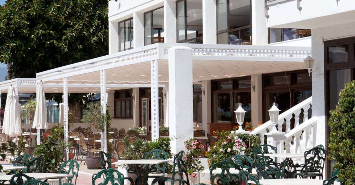 Een foto van het terras bij Sol Marbella Estepona Atalaya Park