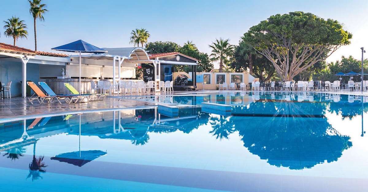 Een foto van het zwembad bij Atlantis Hotel