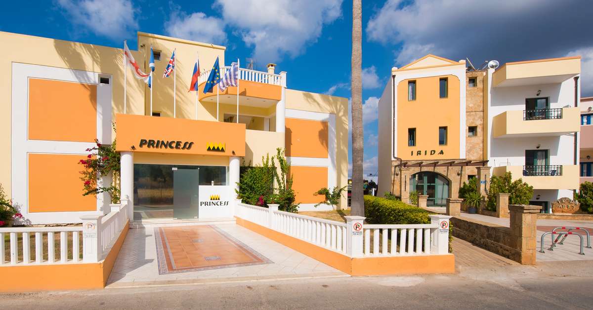 Een foto van de buitenkant van Irida Appartementen Malia
