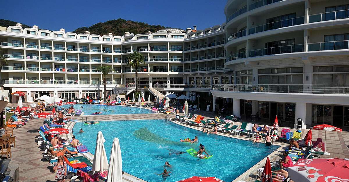 Een foto van het zwembad bij Pineta Park Deluxe Hotel