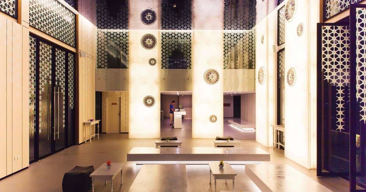 Een foto van het interieur van Eastin Yama Hotel Phuket