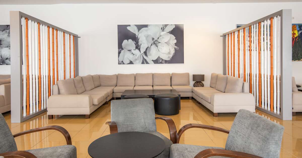 Een foto van het interieur van Suneo Caribe