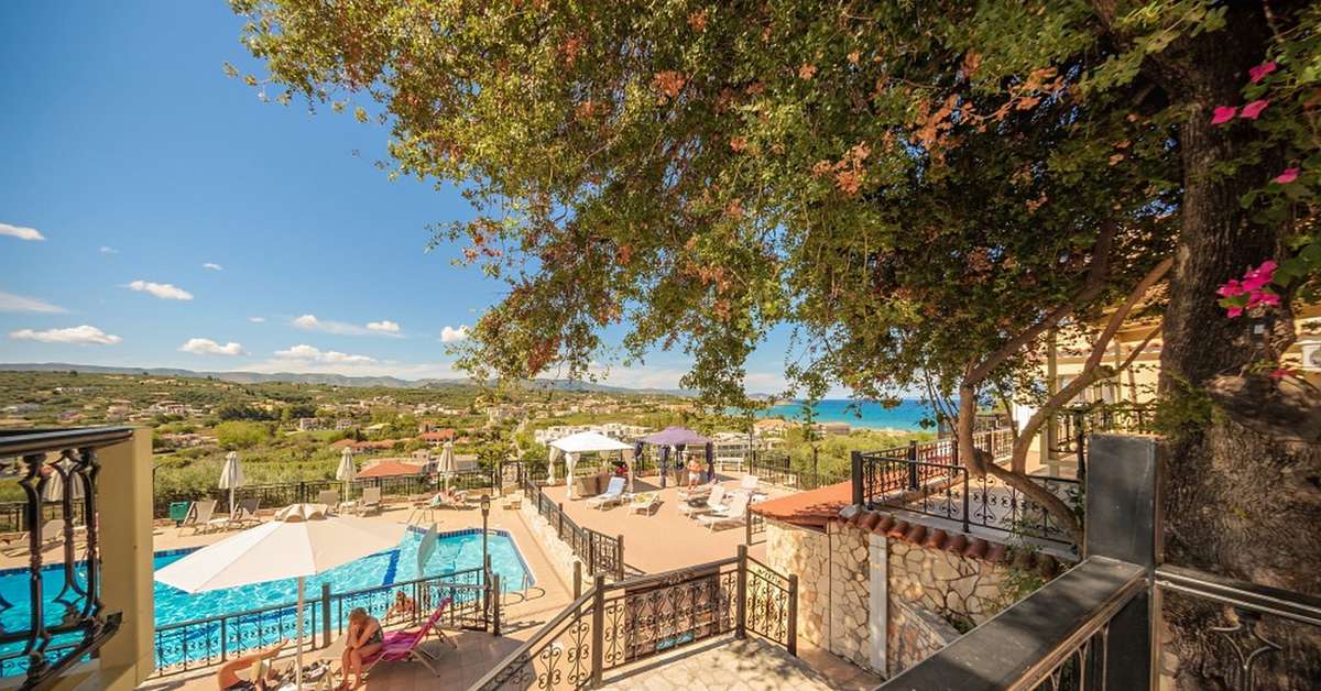 Een foto van het zwembad bij Zante Palace