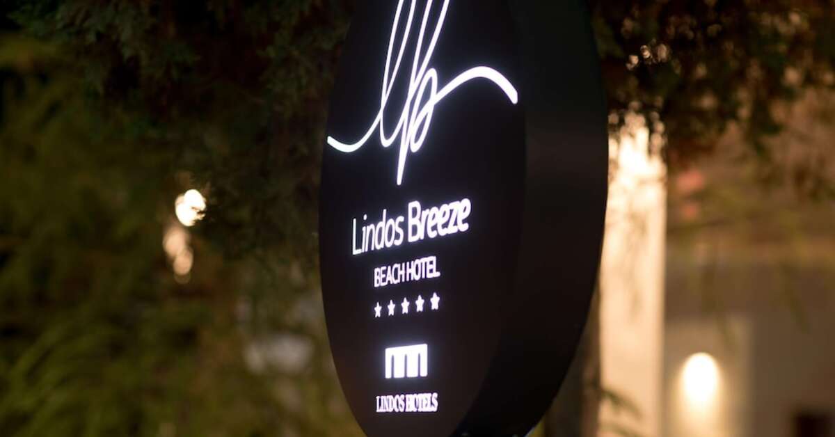 Ein Foto von der Außenansicht des Lindos Breeze Beach Hotel