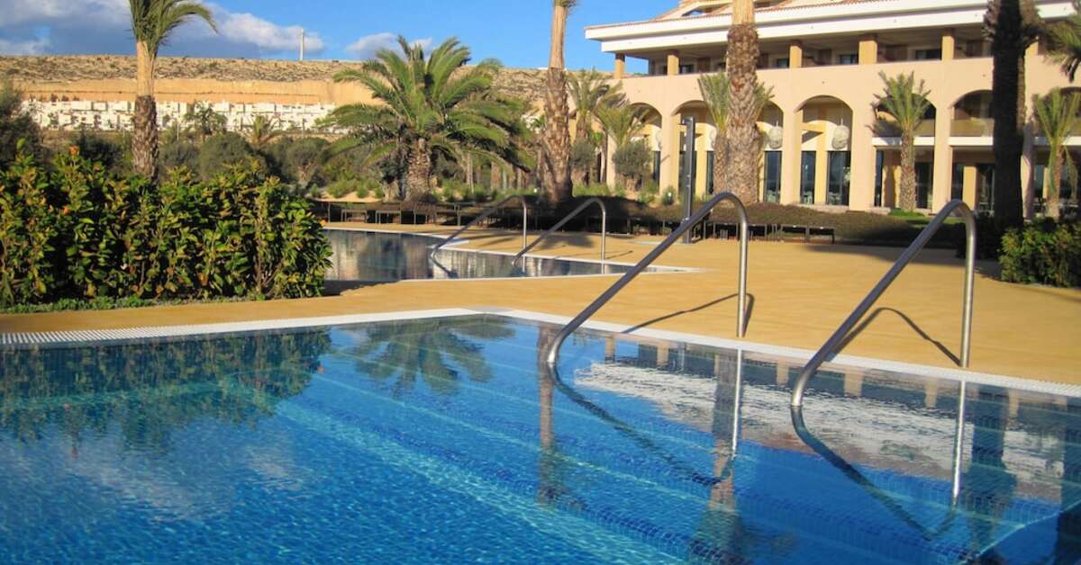 Een foto van het zwembad bij Hotel Golf Almerimar