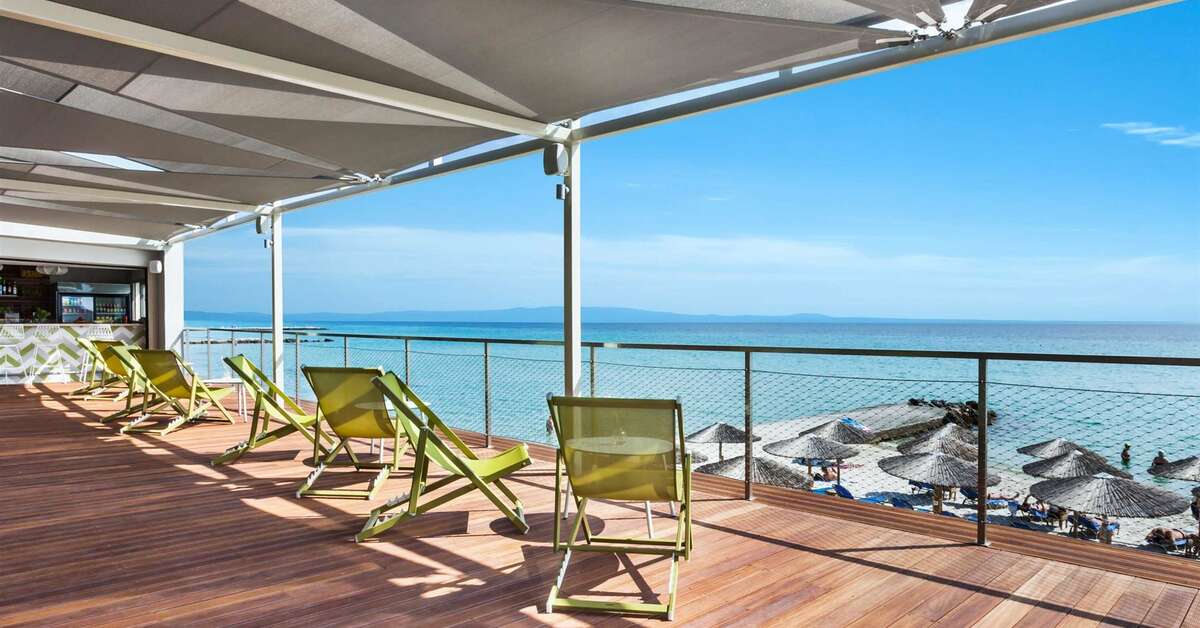 Een foto van het terras bij Ammon Zeus Hotel