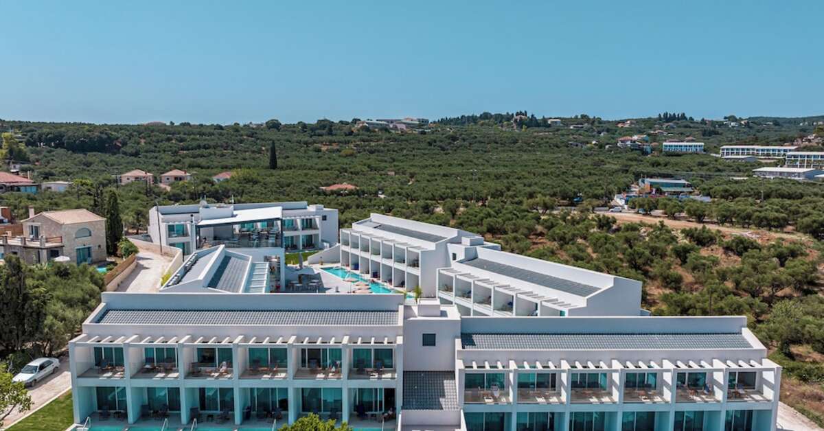 Ein Foto vom Pool im Mirage Bleu Hotel