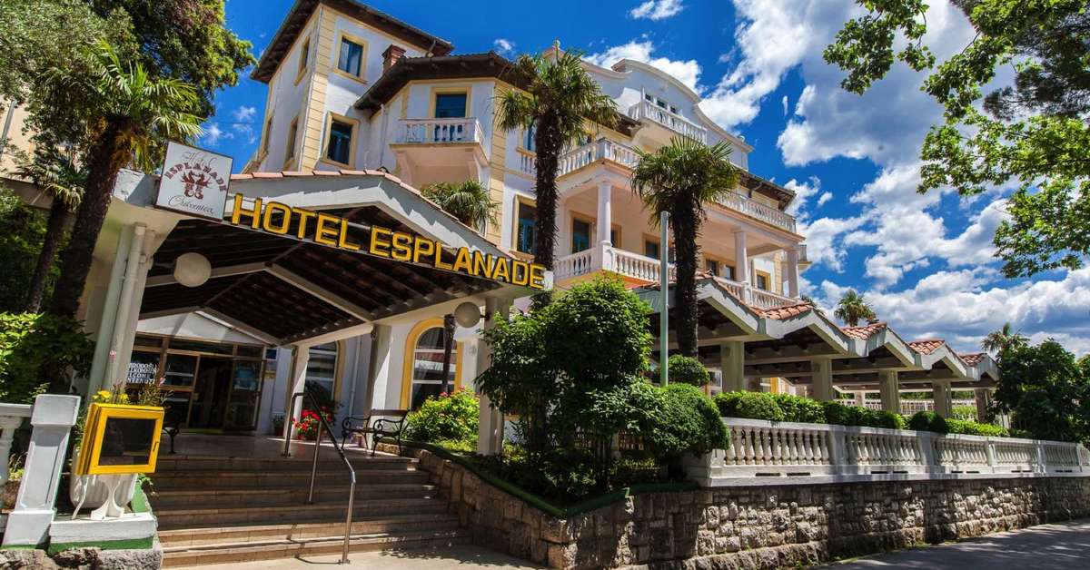 Een foto van de buitenkant van Hotel Esplanade