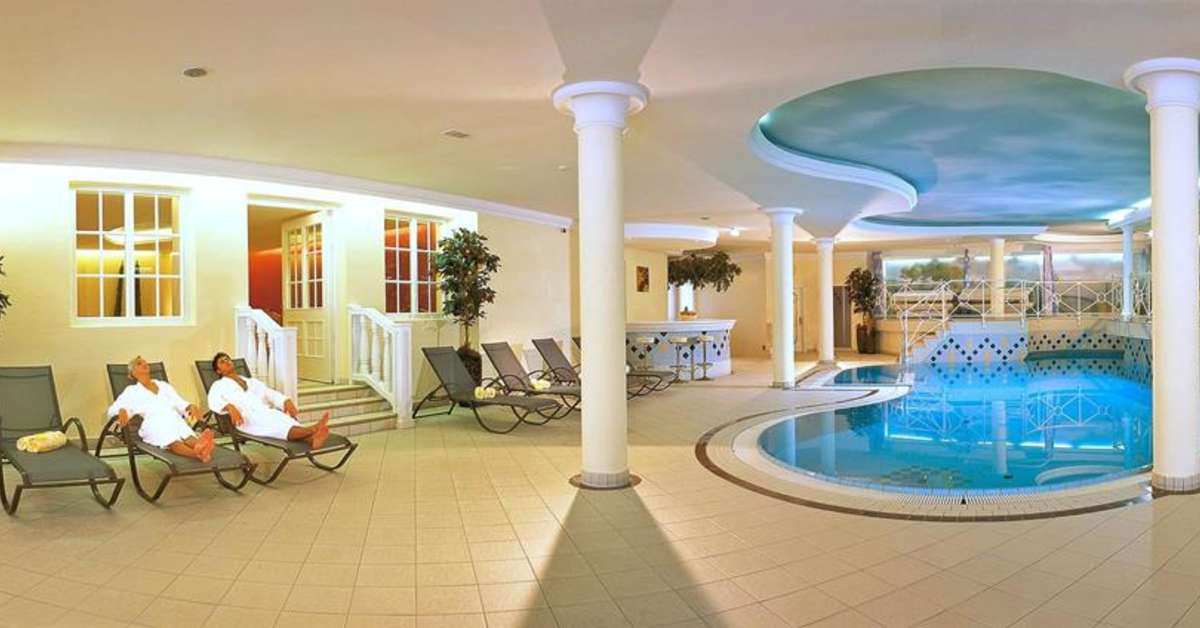 Een foto van het zwembad bij Hotel Austria & Bellevue