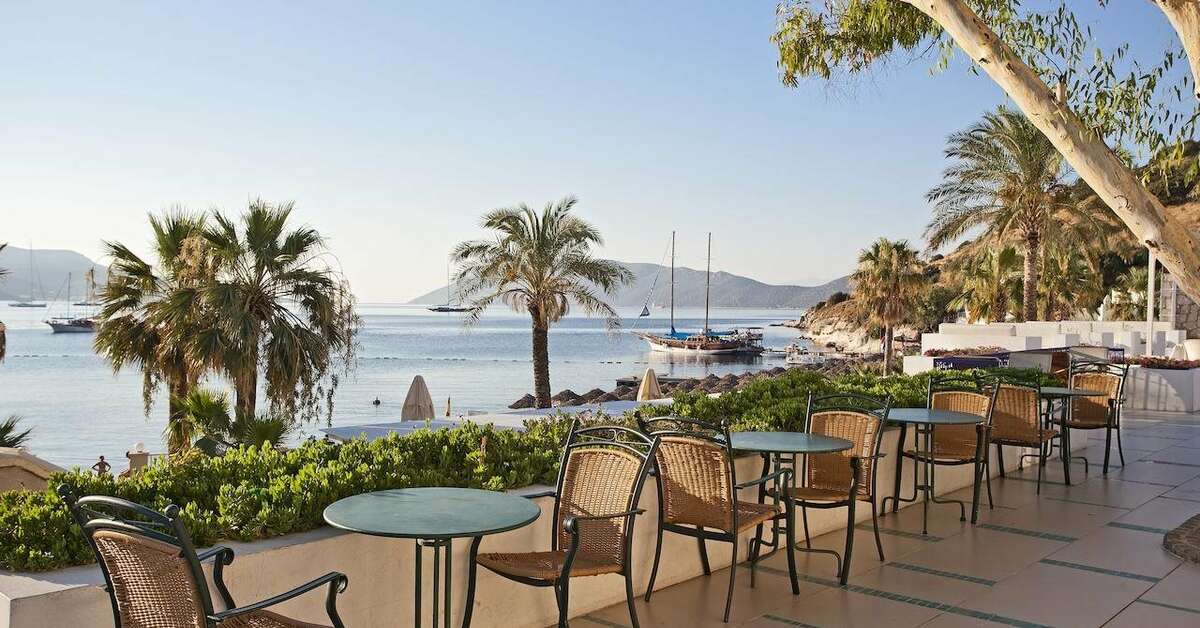 Een foto van het terras bij Salmakis Resort & Spa