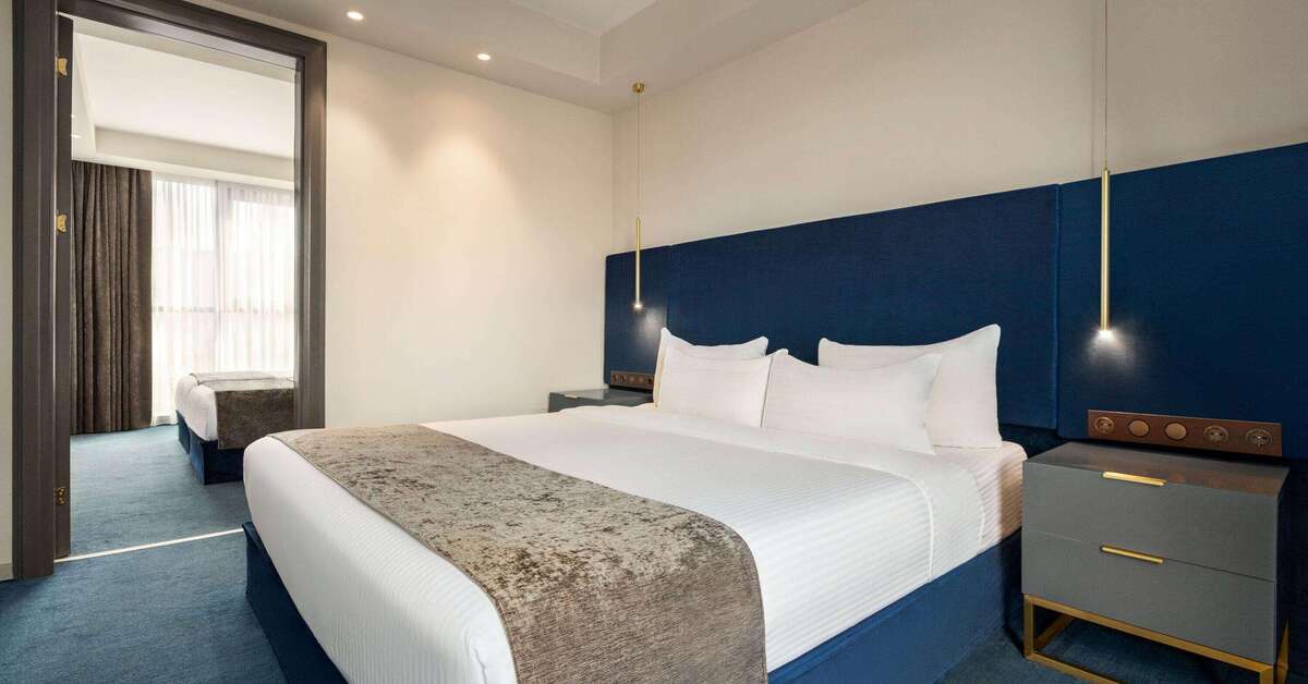Een foto van Ramada by Wyndham Tbilisi Old City