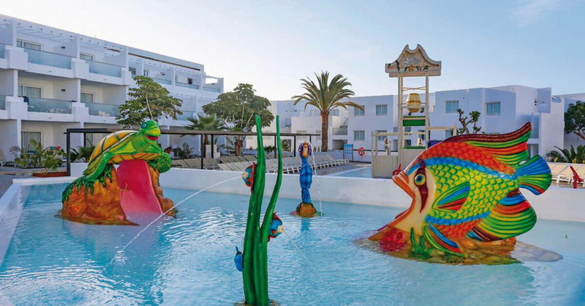 Een foto van het zwembad bij Sentido Aequora Lanzarote Suites