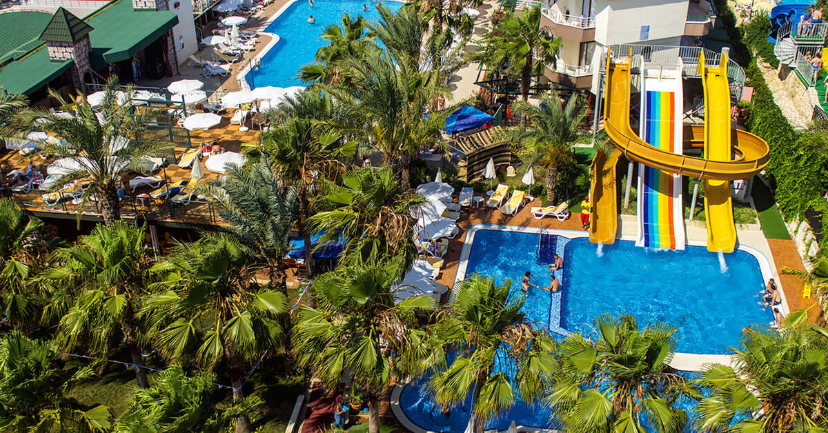 Een foto van het zwembad bij Galeri Resort Hotel