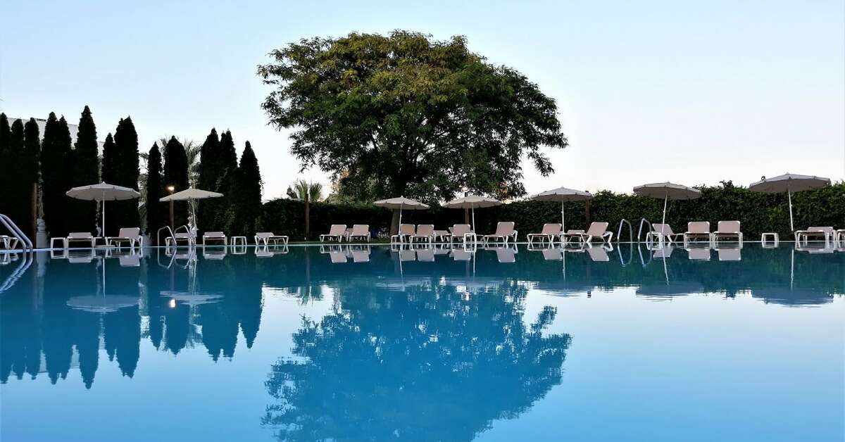 Een foto van het zwembad bij AP Maria Nova Lounge