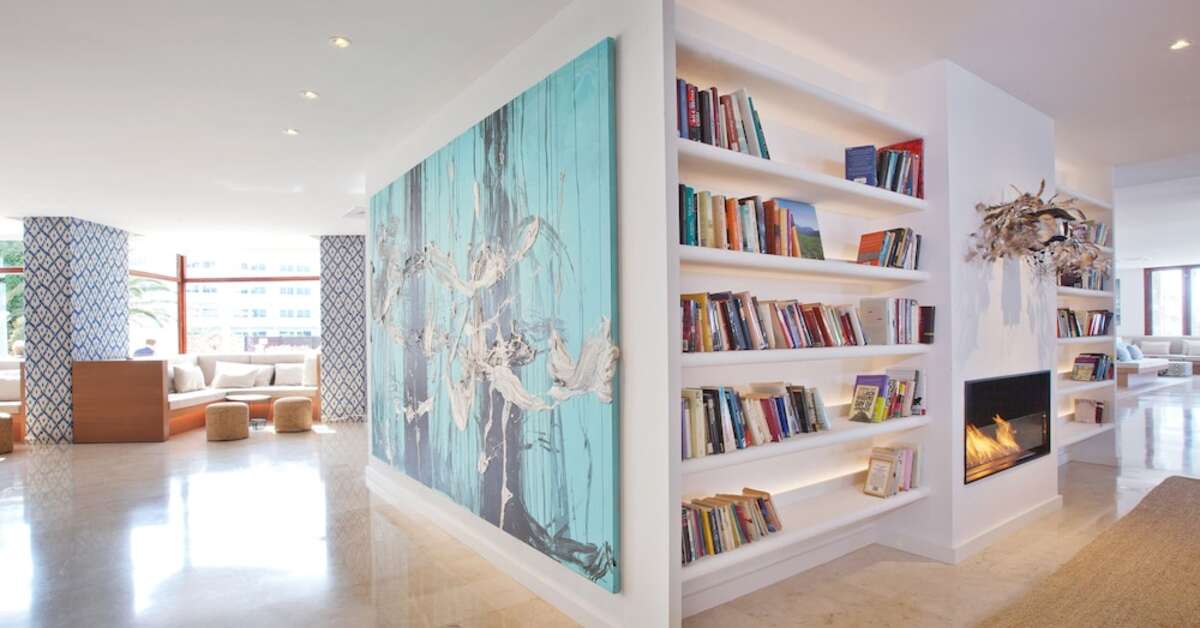 Een foto van het interieur van HM Gran Fiesta