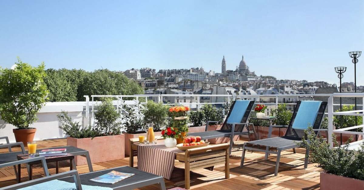 Een foto van het terras bij Citadines Montmartre