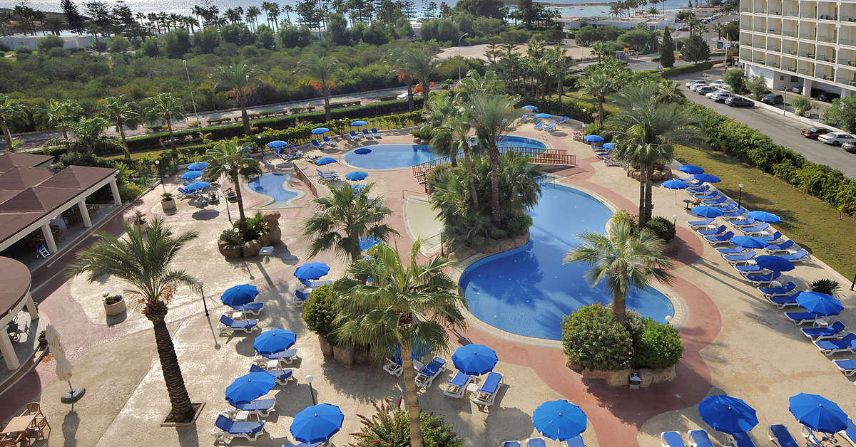 Een foto van het zwembad bij Nissiana Hotel