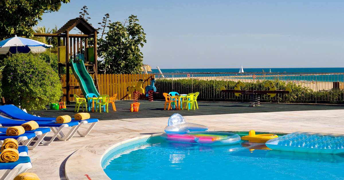 Een foto van het zwembad bij Algarve Casino Hotel
