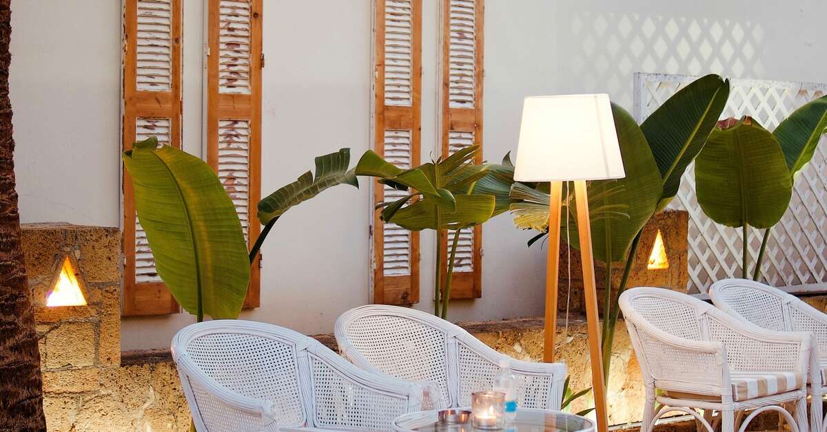 Een foto van het terras bij Danaides Studios & Appartementen