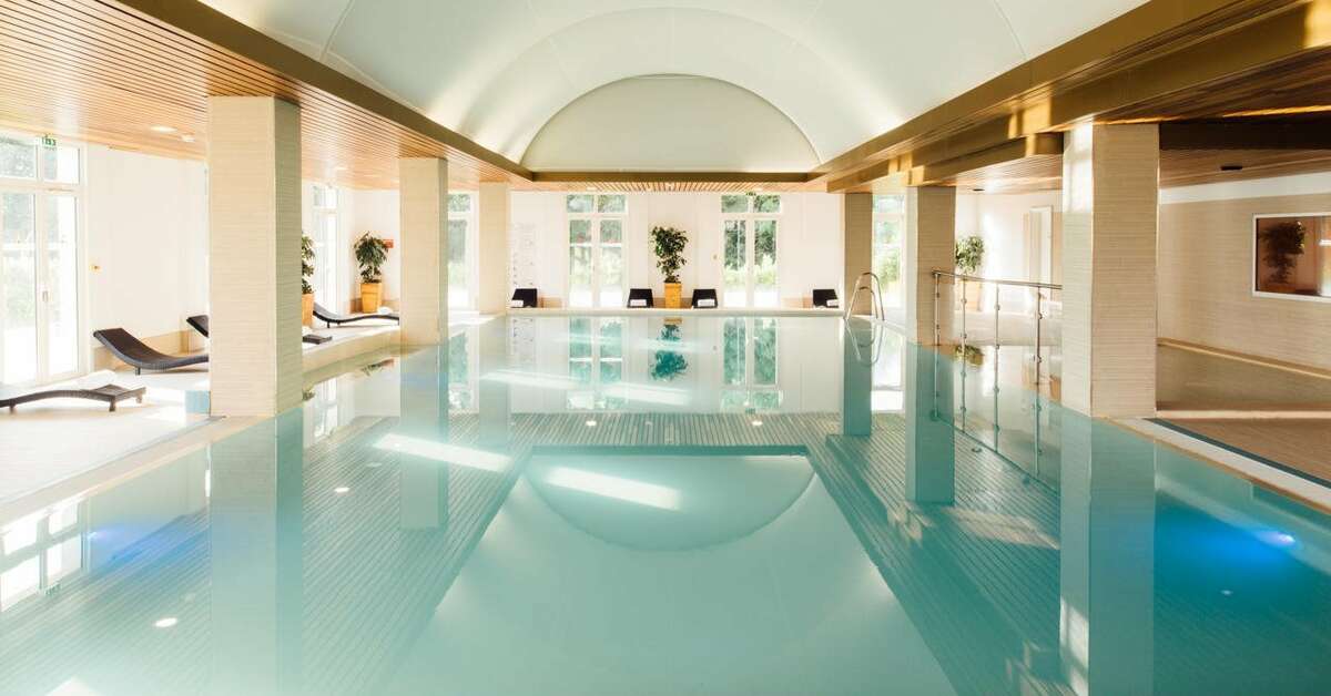 Een foto van het zwembad bij Grand Magic Hotel