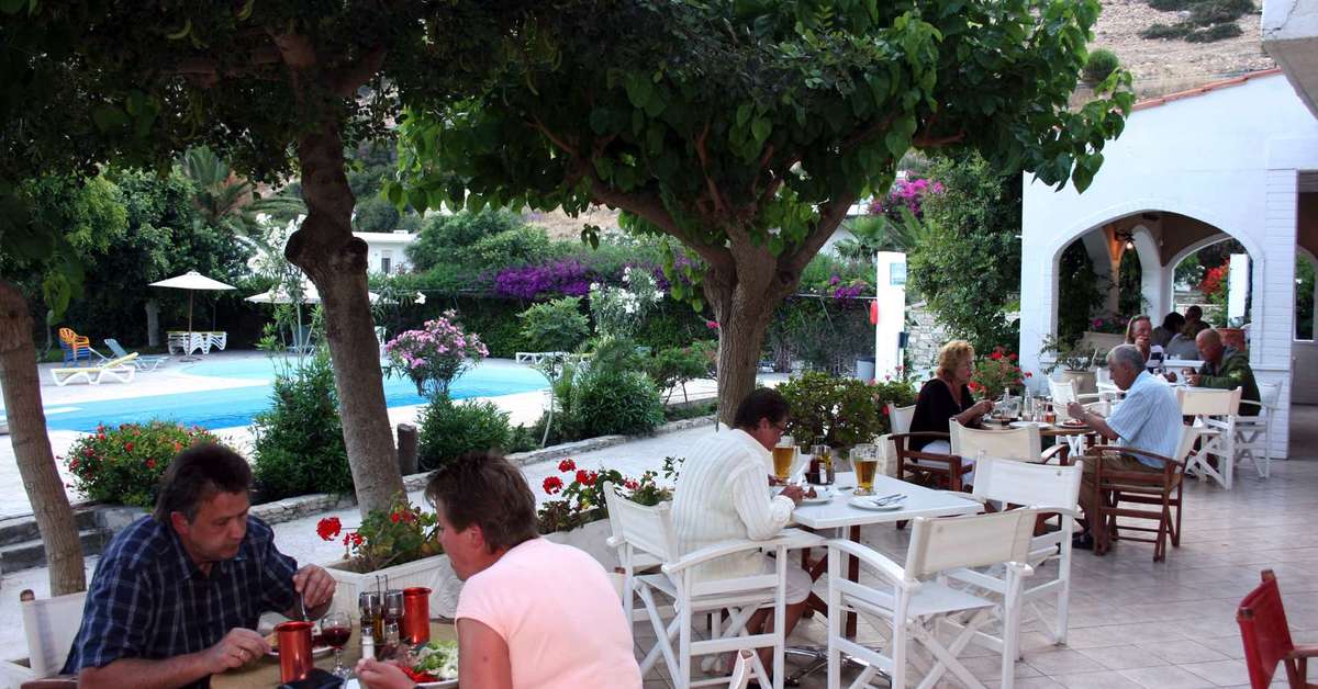 Een foto van het terras bij Matala Valley Village Hotel & Bungalows