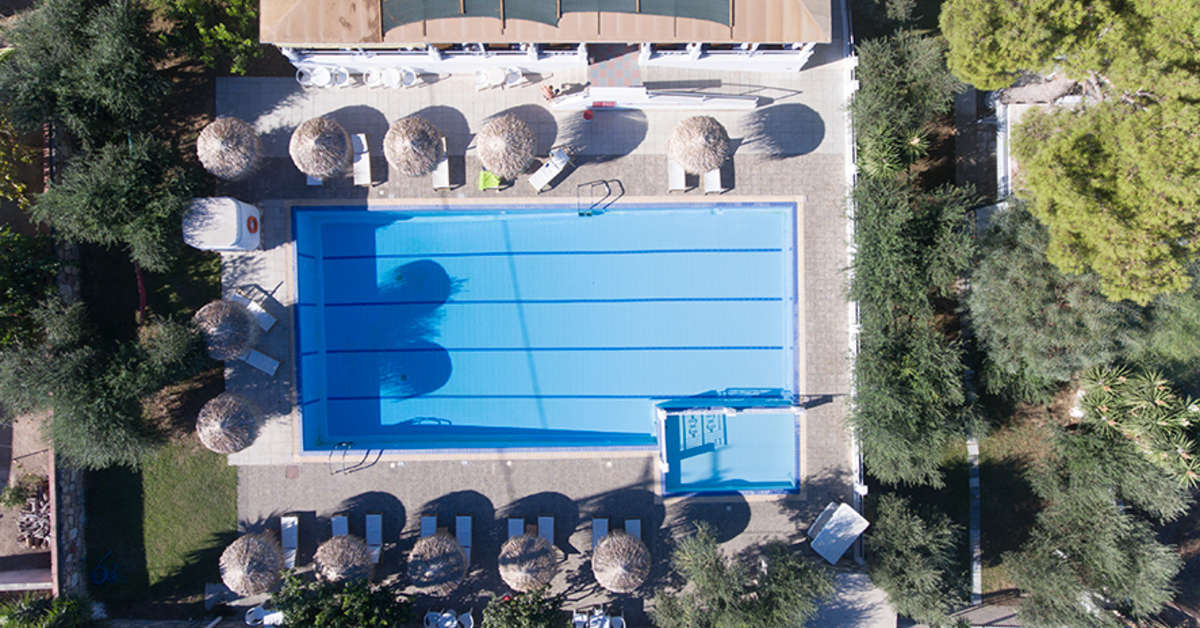 Een foto van het zwembad bij Blue Nest Hotel