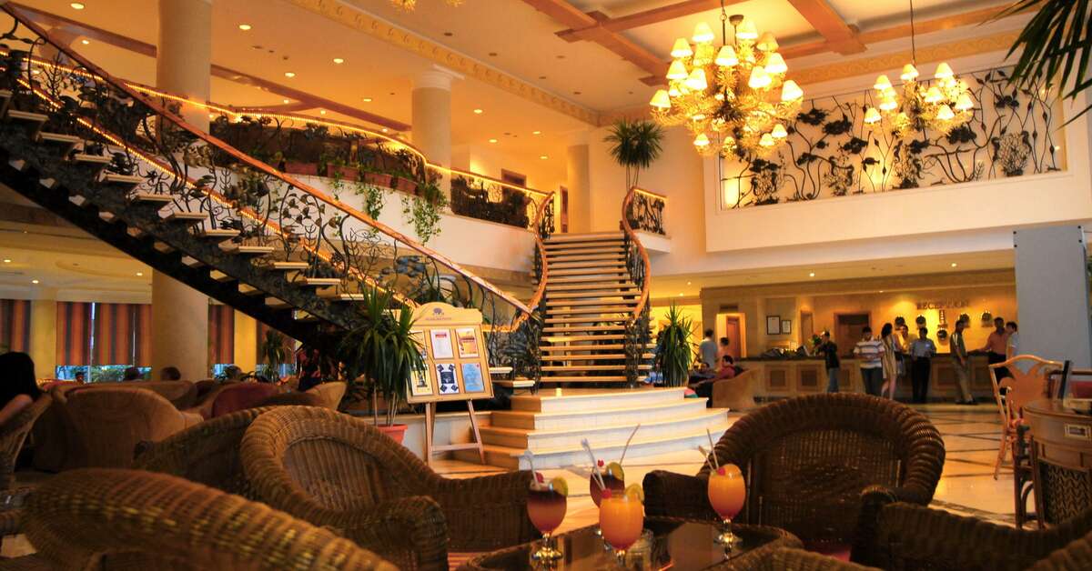 Een foto van het interieur van Naama Bay Hotel