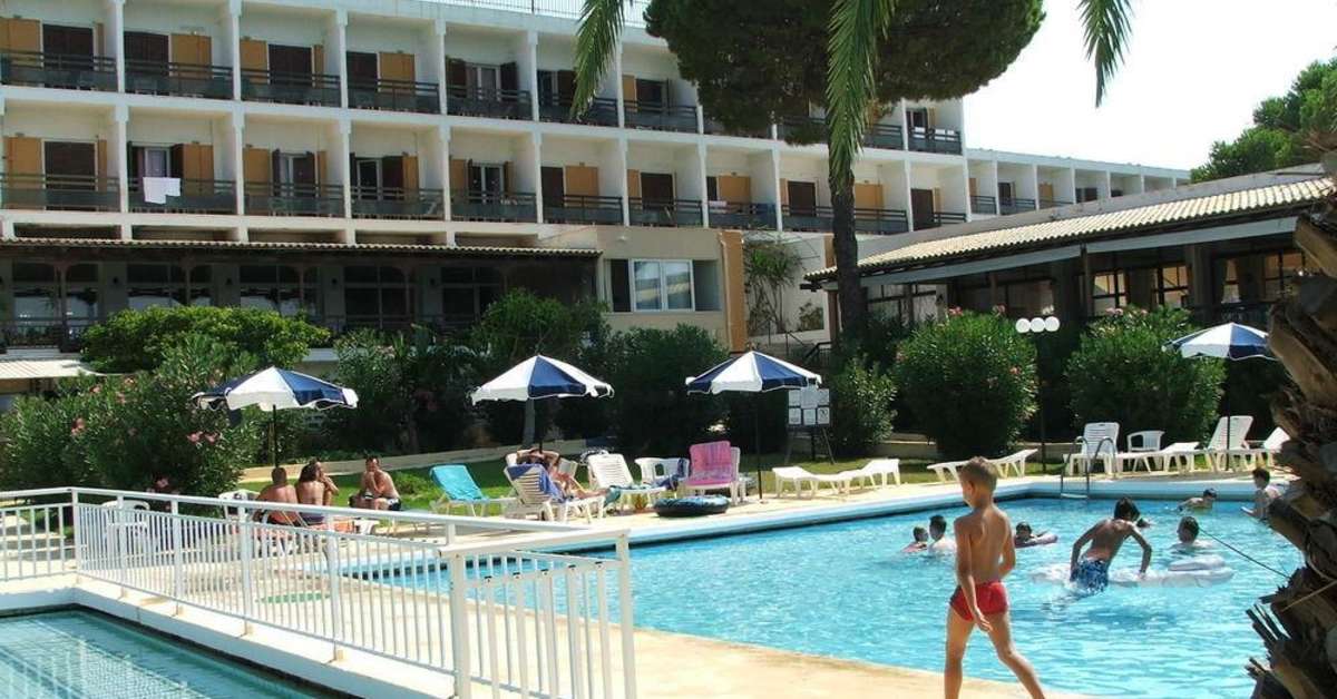Ein Foto vom Pool im Irinna Hotel