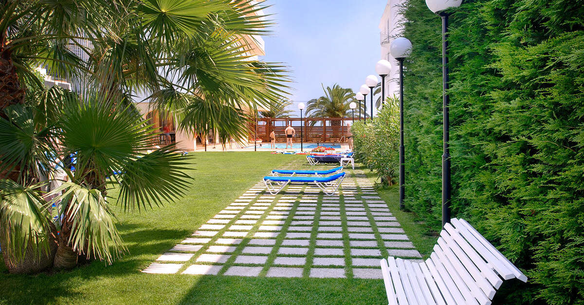 Een foto van het terras bij Hotel Sorrabona