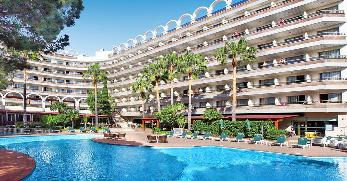 Een foto van het zwembad bij Golden Port Salou & Spa