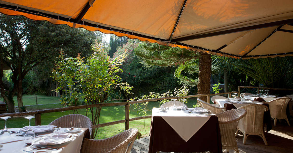 Een foto van het terras bij Hotel Lago Garden Suites & Spa