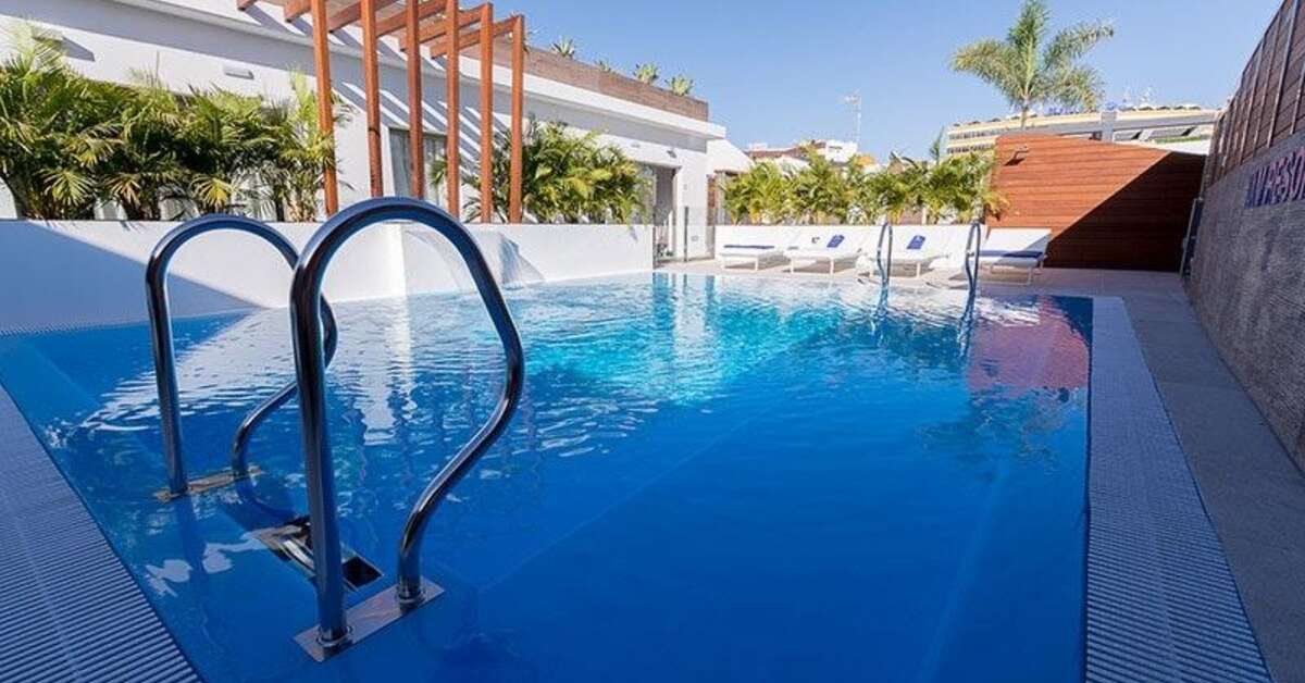 Een foto van het zwembad bij Silvi Villas