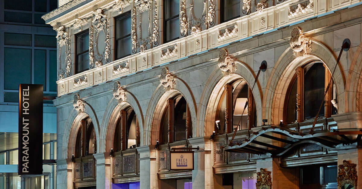 Een foto van de buitenkant van Paramount Hotel New York